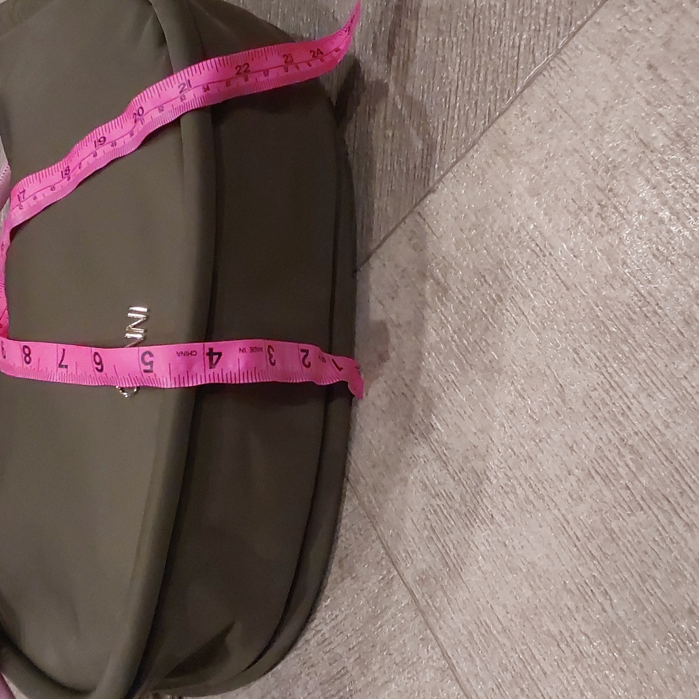 NWT GANNI Knot Hobo Bag in a kalamata green color contrasting pink Knot handle - Picture 6 of 13